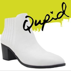 Qupid Topanga White Chelsea Stacked Heel Booties